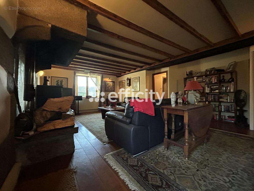 Maison à SAINT-SEVER-CALVADOS