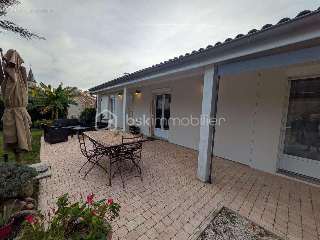 Maison à CHARMES-SUR-RHONE