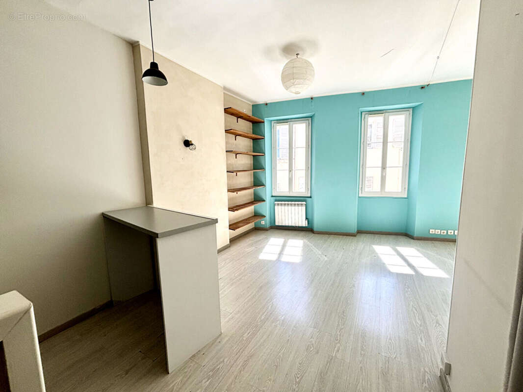 Appartement à MARSEILLE-5E