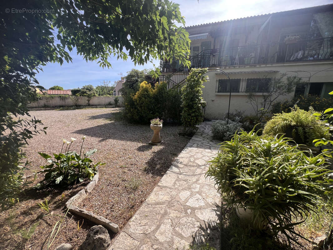 Maison à LE MUY