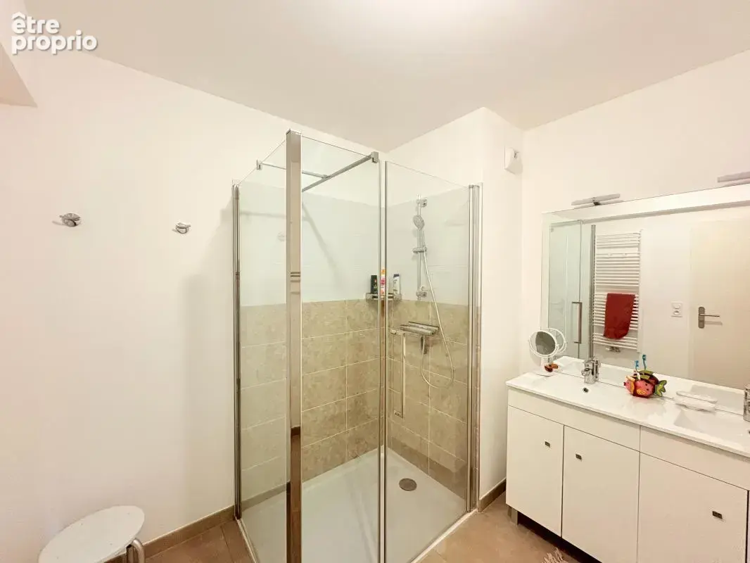 À vendre – Appartement T4 de 102 m² avec terrasse et stationnement sécurisé - photo 7