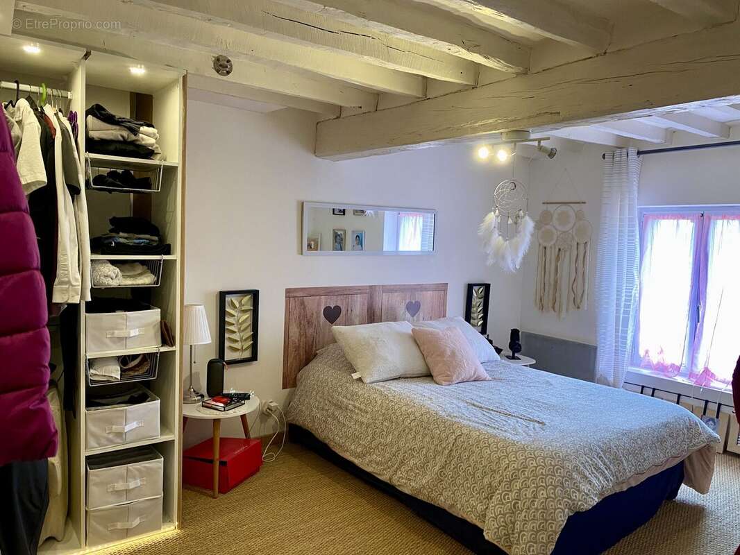 chambre avec dressing - Maison à REBAIS