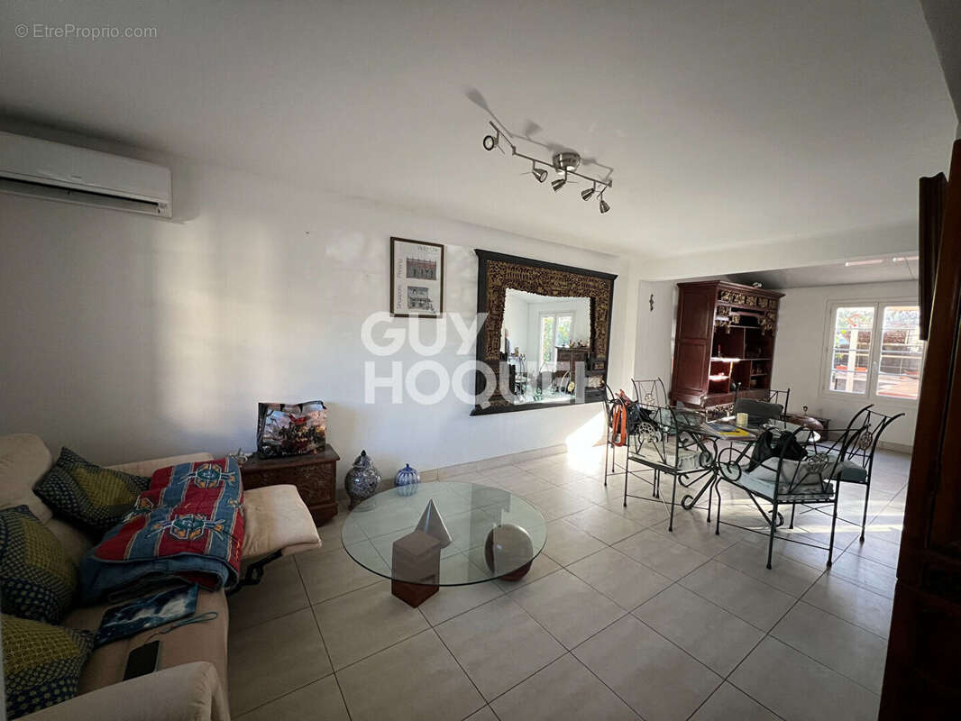 Maison à SAINT-LAURENT-DE-LA-SALANQUE