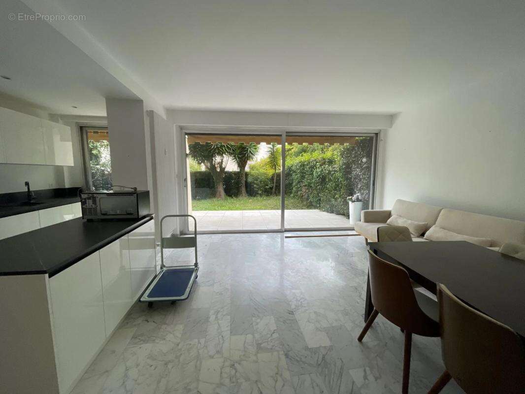 Appartement à LE CANNET