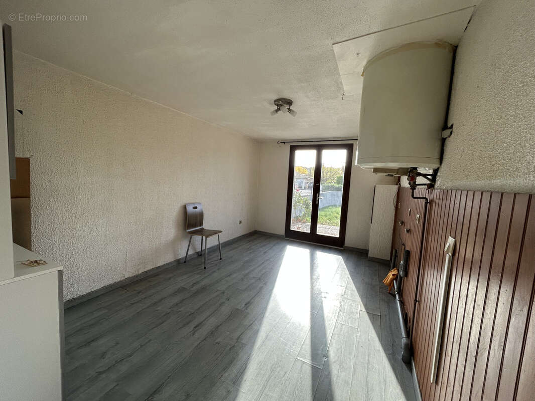 Maison à VILLESISCLE