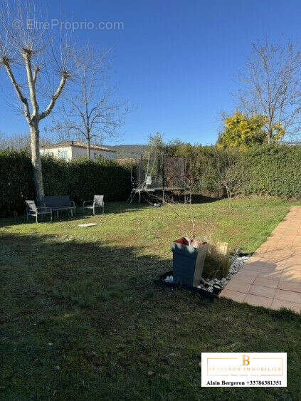 Maison à SAINT-CEZAIRE-SUR-SIAGNE