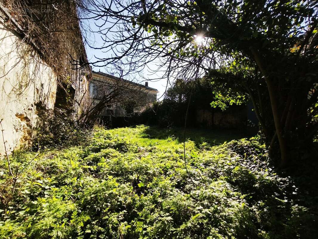 Maison à SAINT-CHRISTOLY-DE-BLAYE