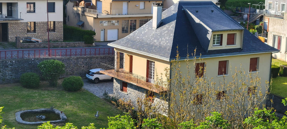 Maison à SALLES-CURAN