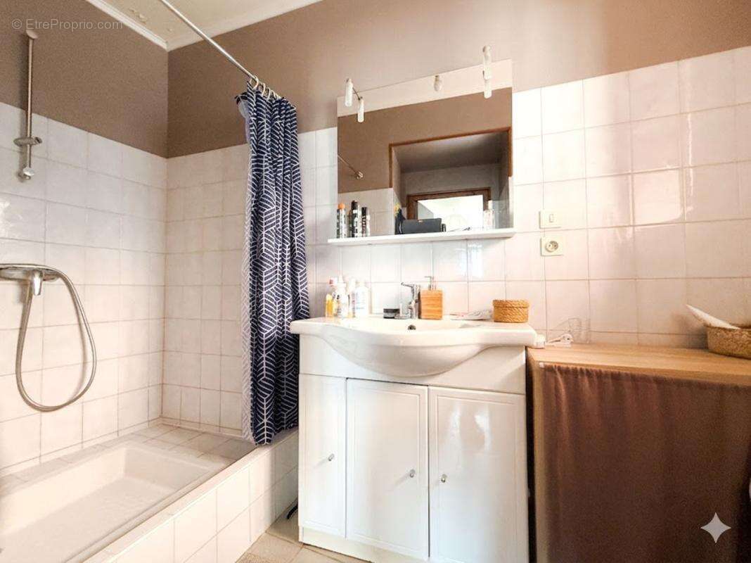 Appartement à SAINT-ANDEOL-LE-CHATEAU
