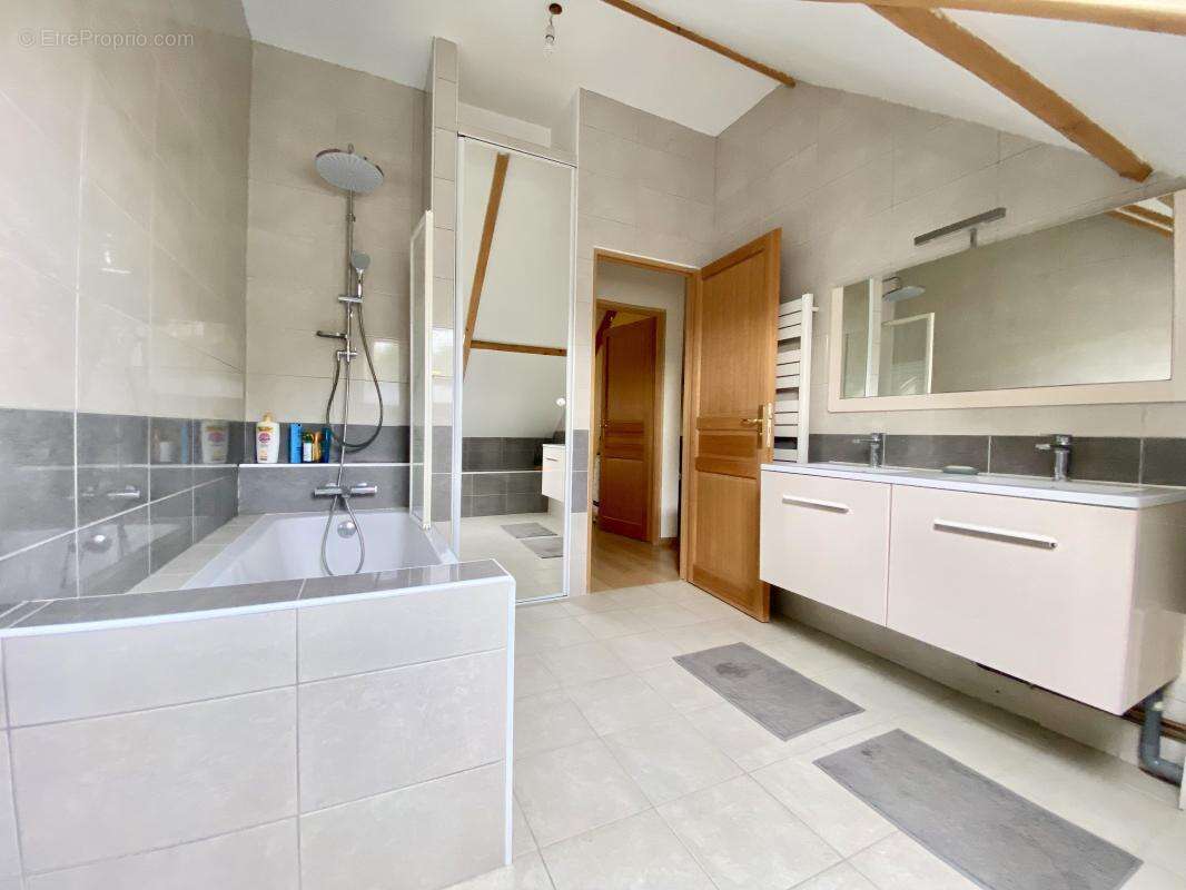 Maison à AUVERS-SUR-OISE