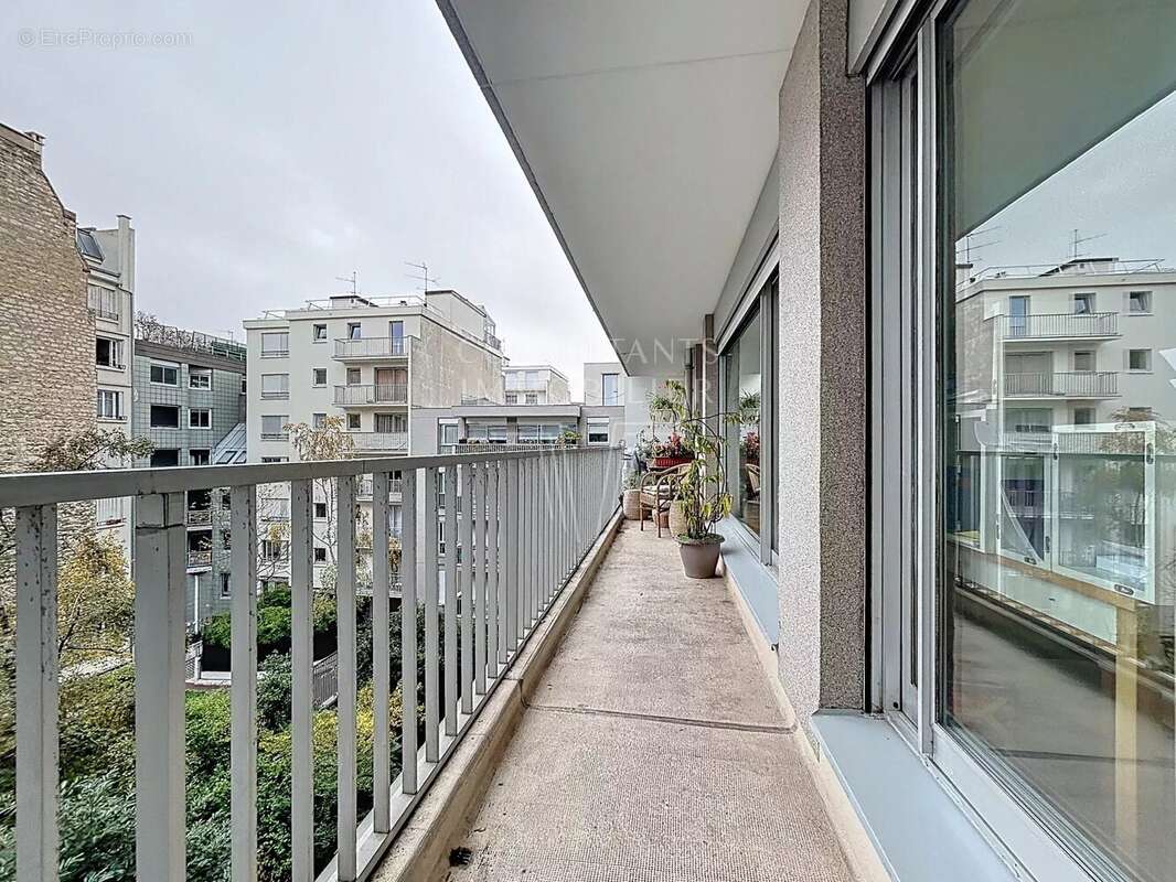 Appartement à PARIS-15E