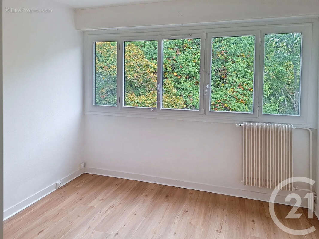 Appartement à VAUX-LE-PENIL