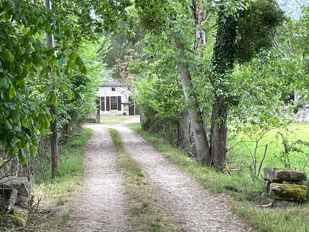 Maison à BONNEVILLE-ET-SAINT-AVIT-DE-FUMADIERES