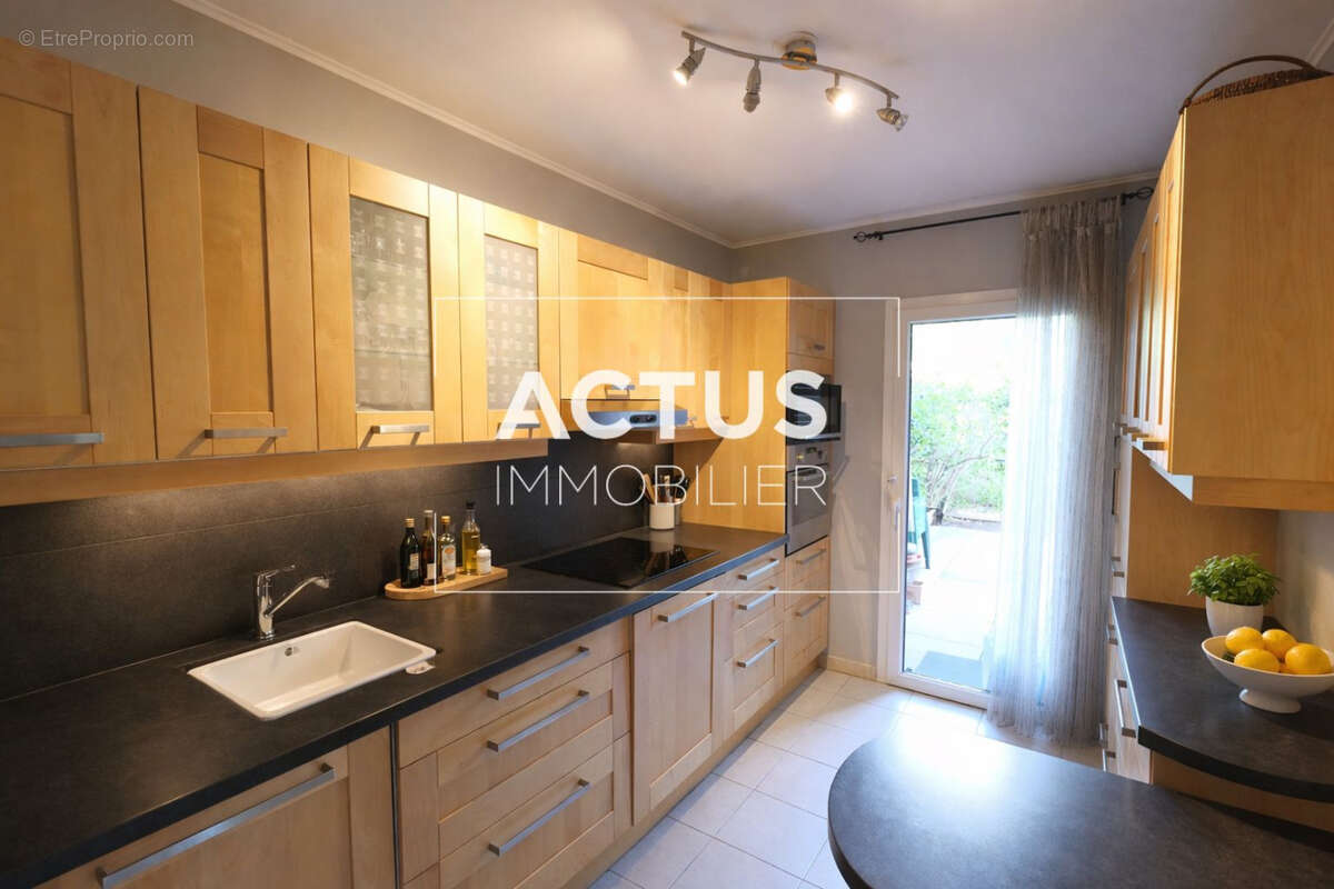 Appartement 92 m² à Salon-De-Provence  - photo 3