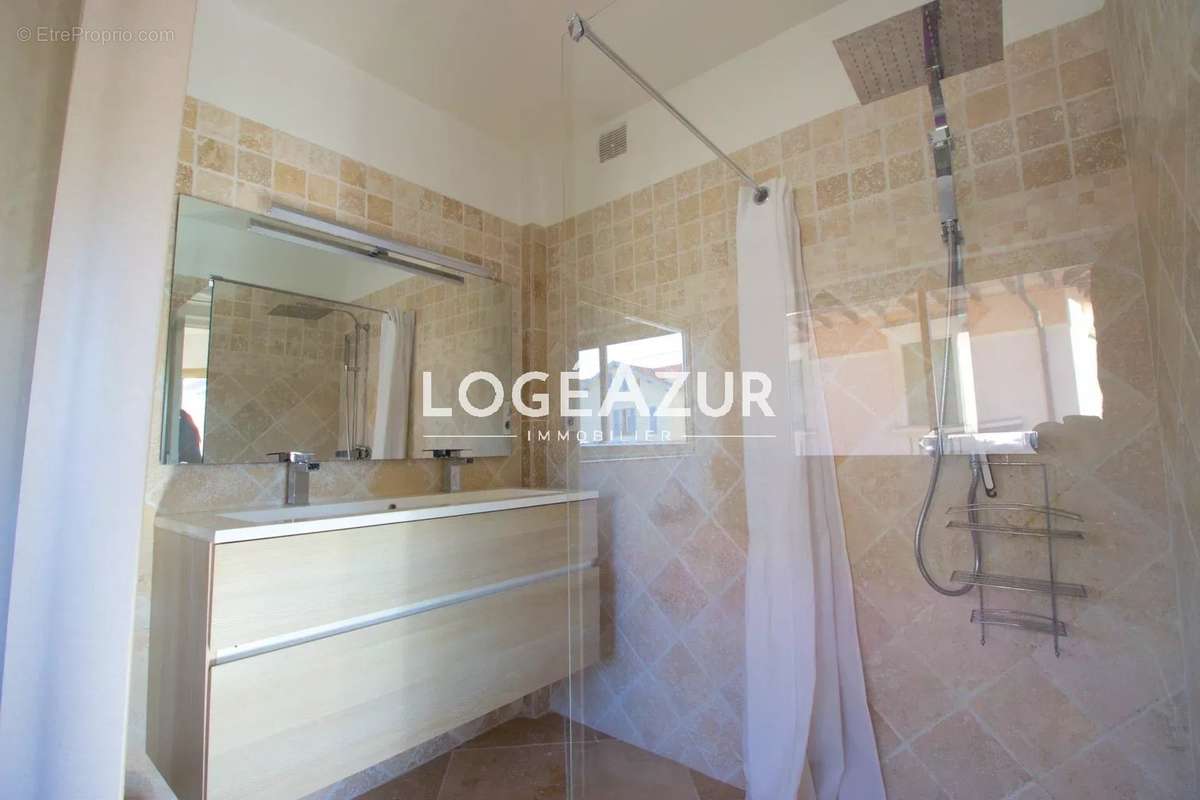 Appartement à VALLAURIS