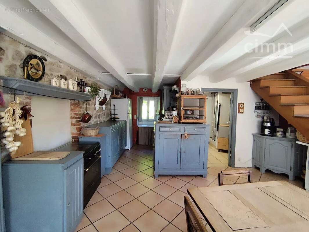 Authentique propriété de caractère avec gîte et 1,2 hectare de terrain à Cunlhat - photo 3