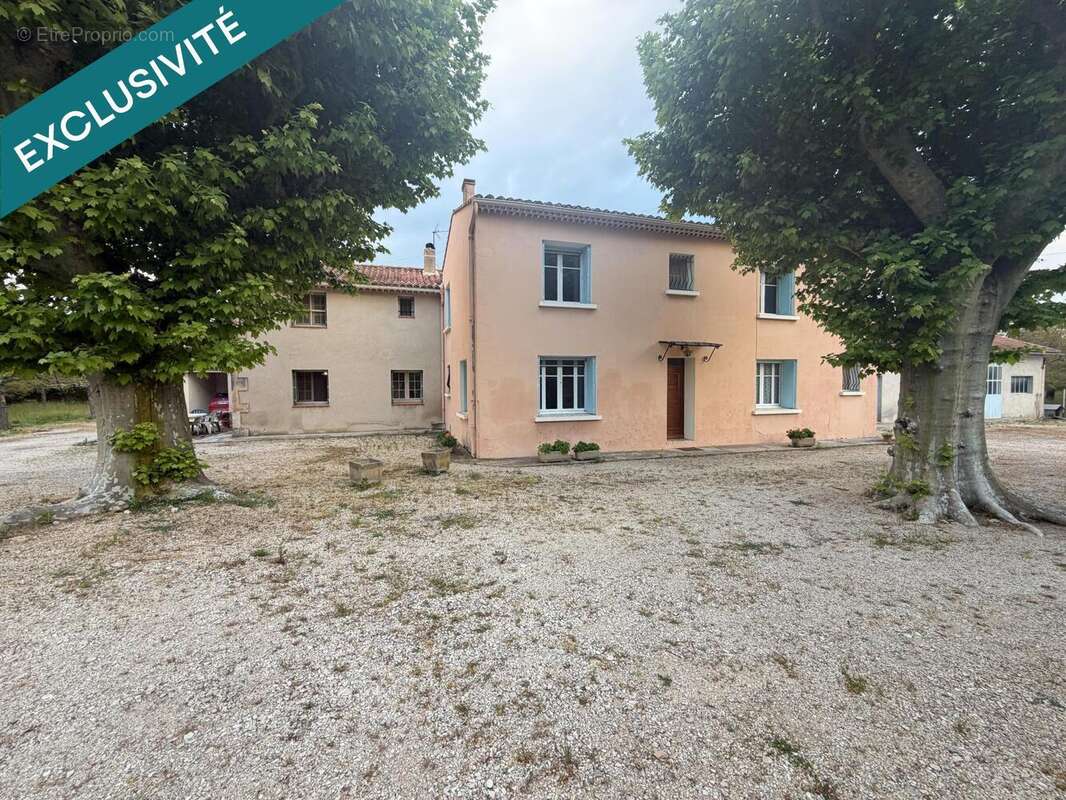 Maison 240 m² à Alleins  - photo 2
