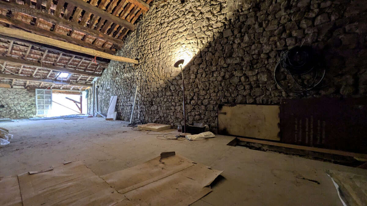 Appartement à VEYNES