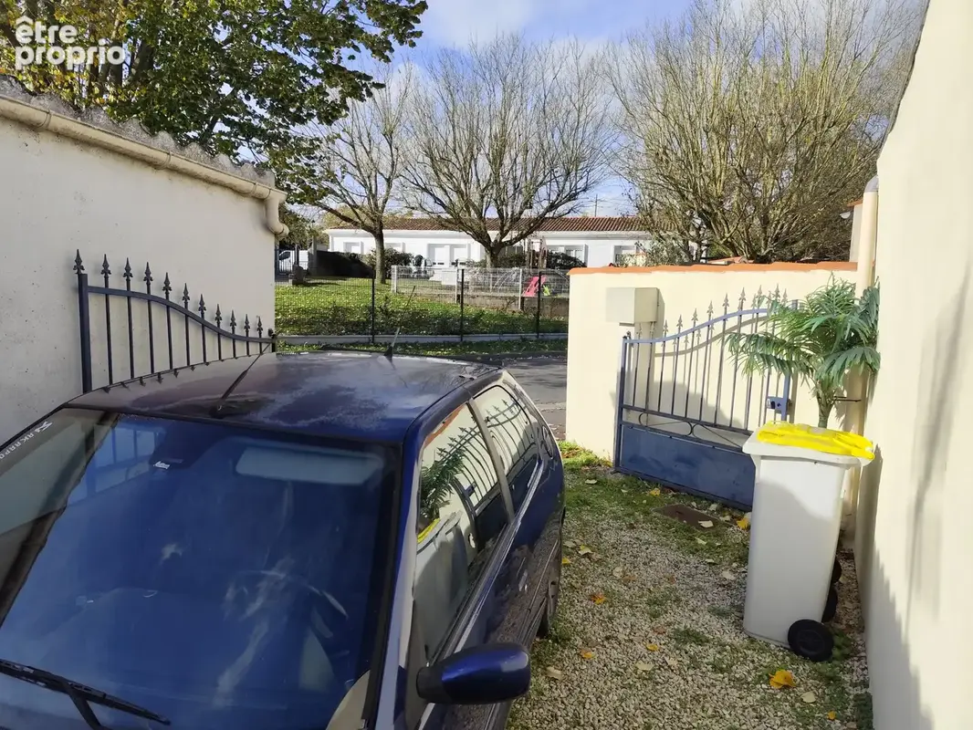 Ensemble immobilier de 108 m2 divisé en 2 logements T2 bis avec garage, cour et balcon - photo 15