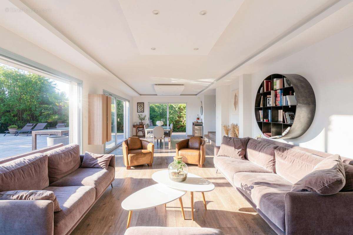 Maison 285 m² à Corbas  - photo 12