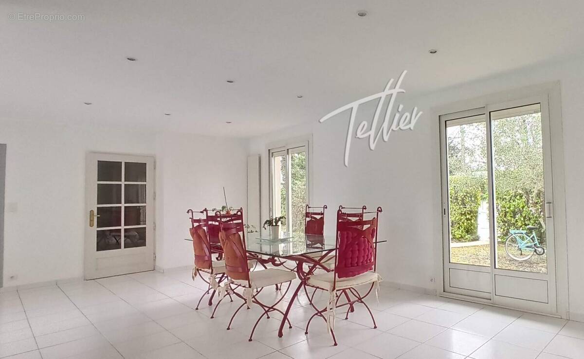 Maison 204 m² à Saint-Aubin-De-Medoc  - photo 3