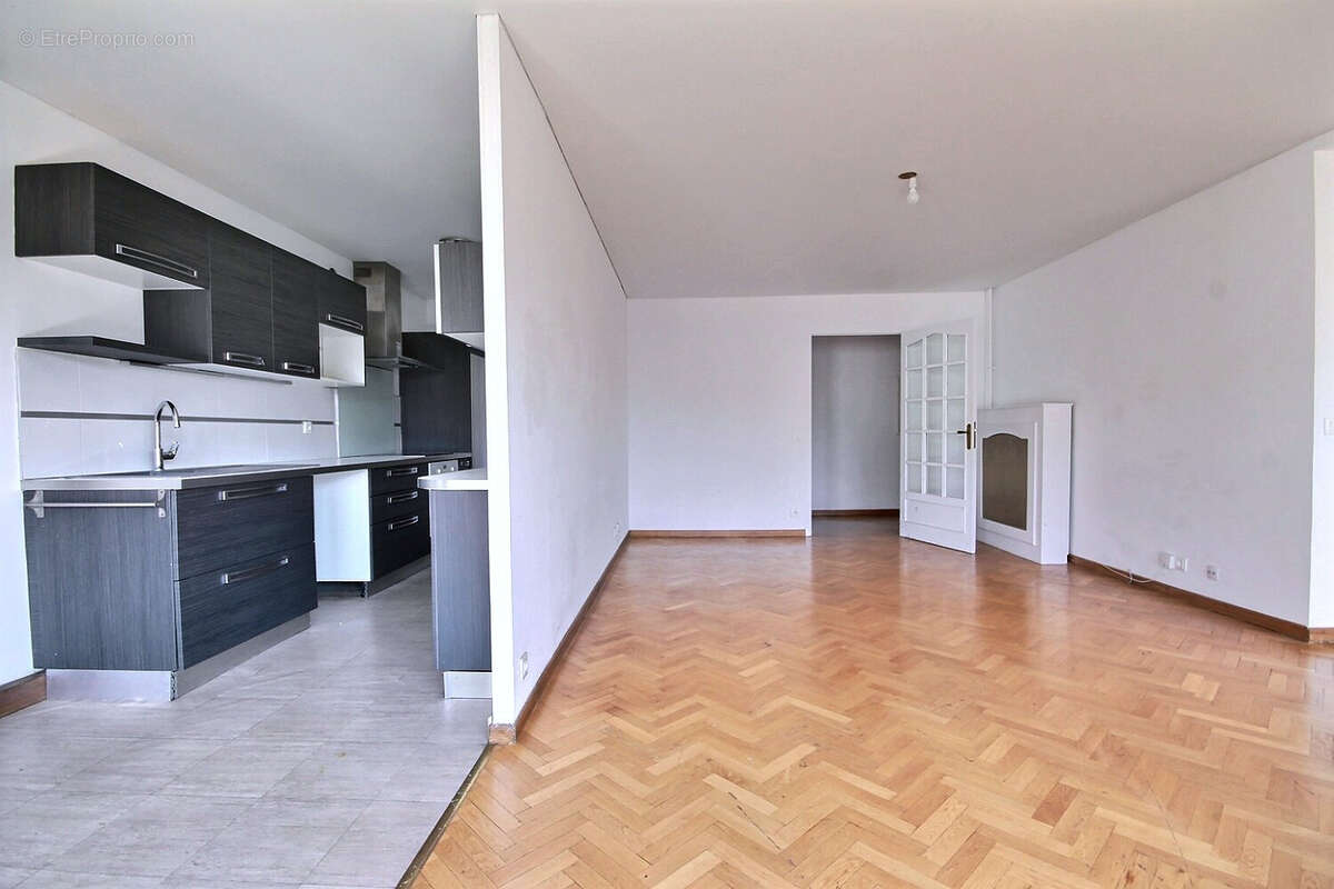 Appartement à MARSEILLE-5E