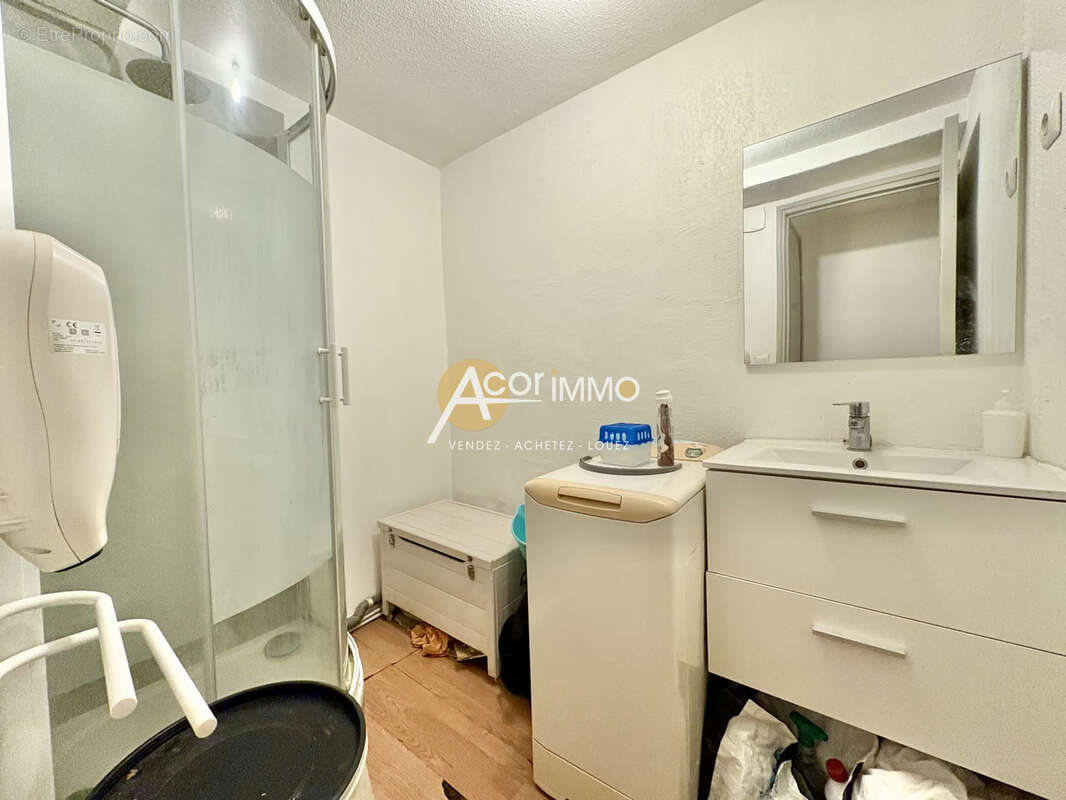 La Seyne-sur-Mer, centre-ville, studio à 50m du port. - photo 3