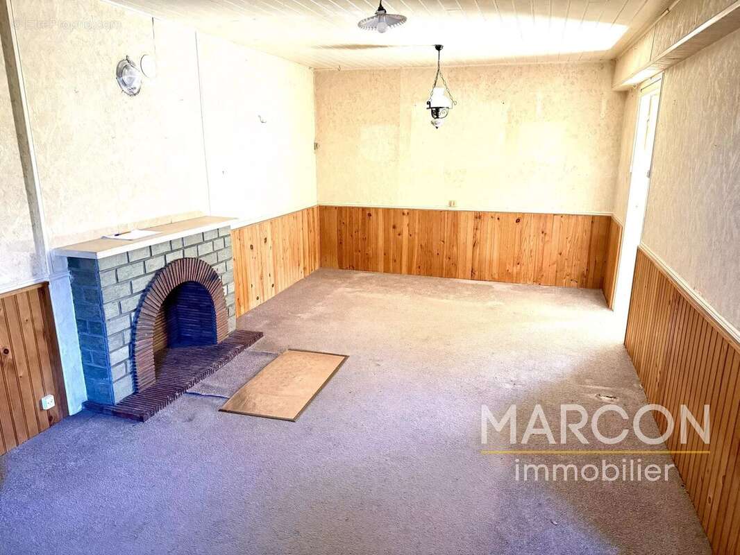 Maison à MONTAIGUT-LE-BLANC