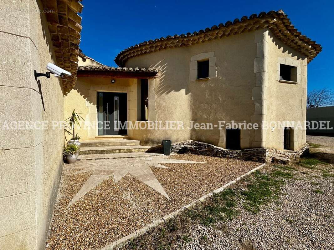 Maison à SAINTE-CECILE-LES-VIGNES