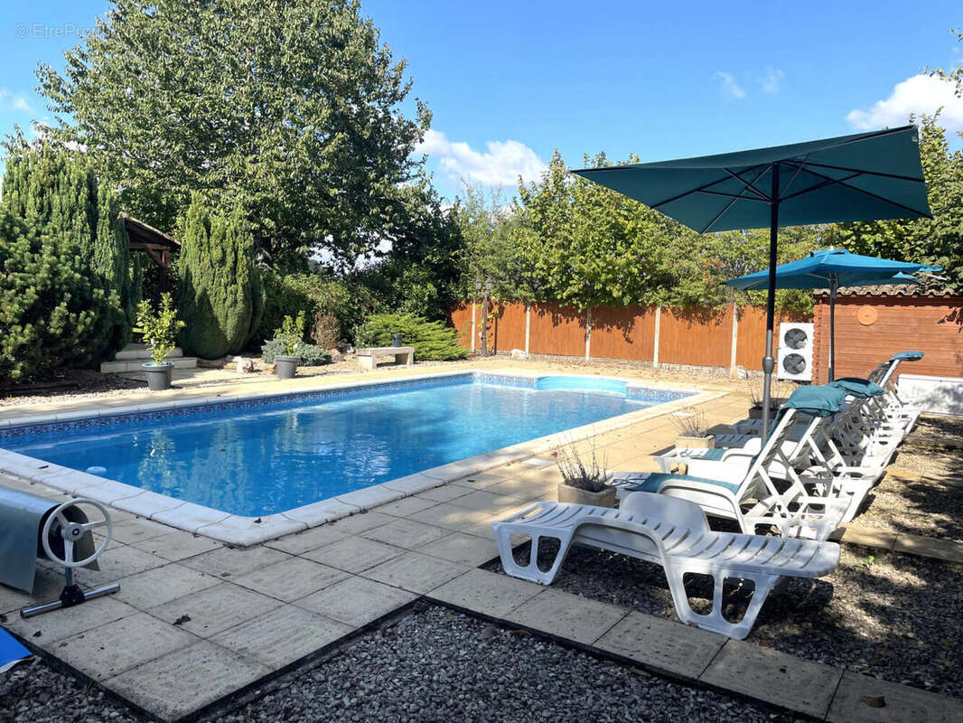 PISCINE - Maison à LORIGNE