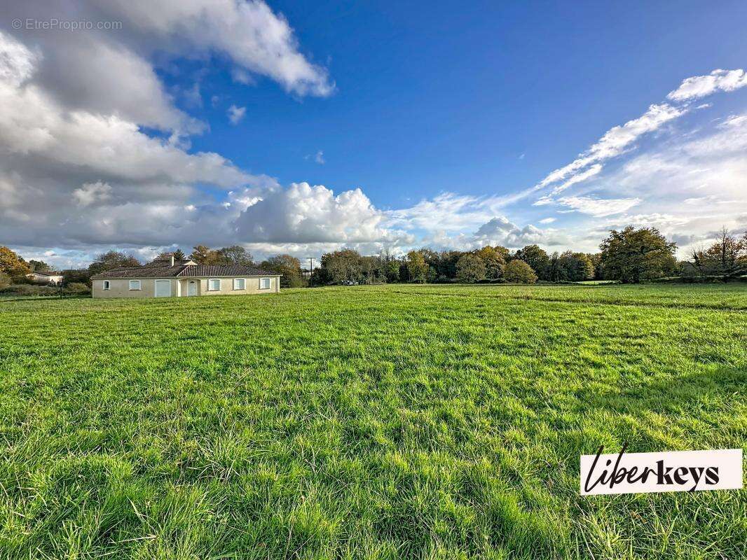 Maison à MONTPON-MENESTEROL