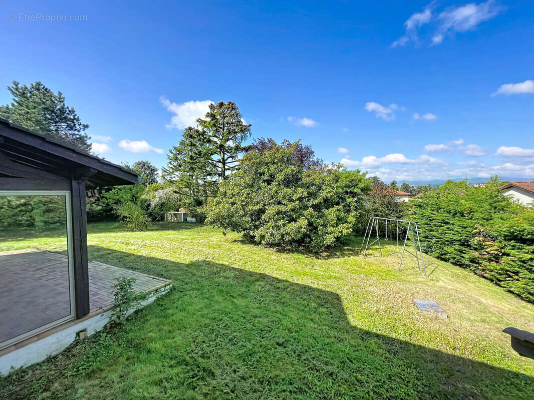 Maison à SAINT-GENIS-LAVAL