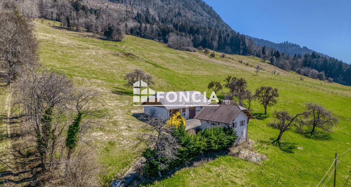 Maison à AVIERNOZ