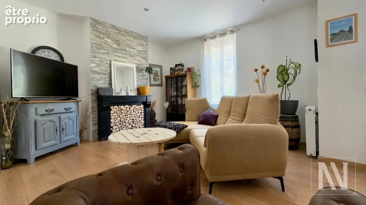 À vendre à Saint-Lyé, maison ancienne de caractère de 125 m2 avec terrain de 790 m2. - photo 3