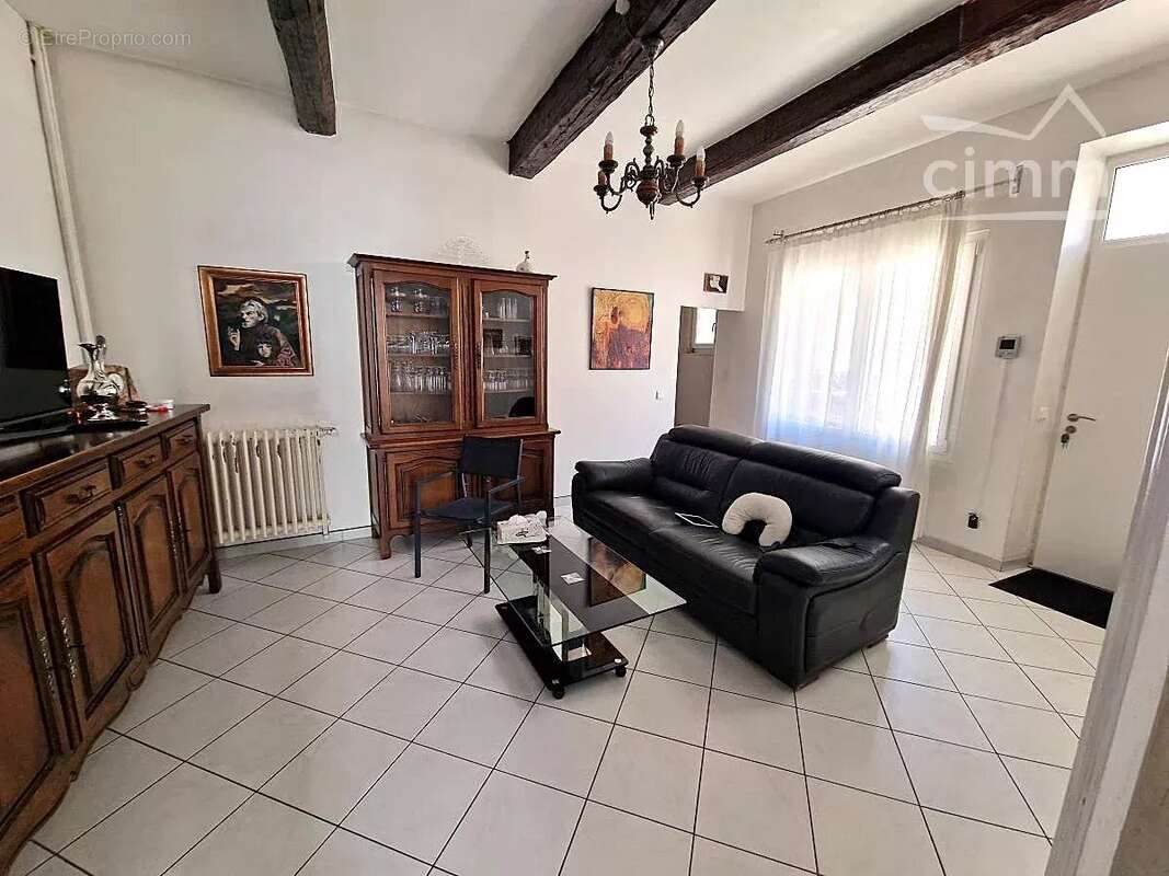 Maison à SAINTE-CECILE-LES-VIGNES