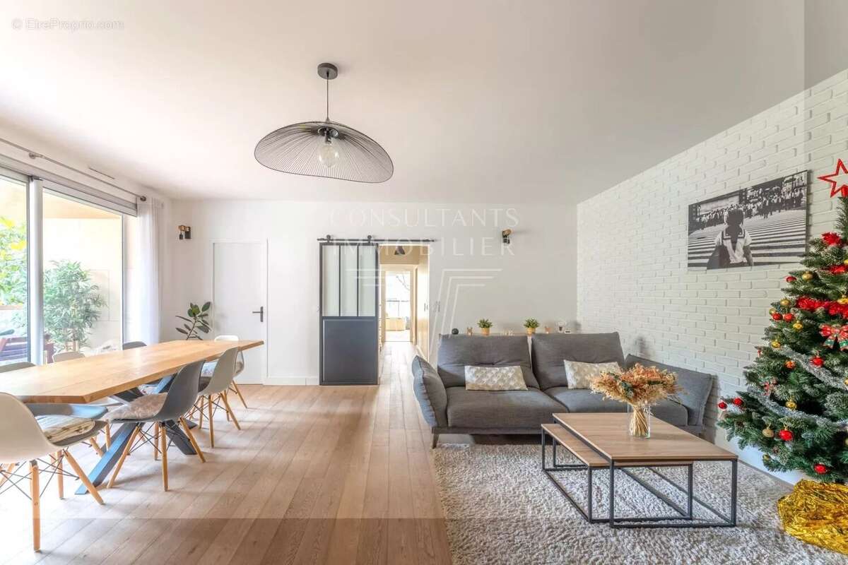 Appartement à NEUILLY-SUR-SEINE