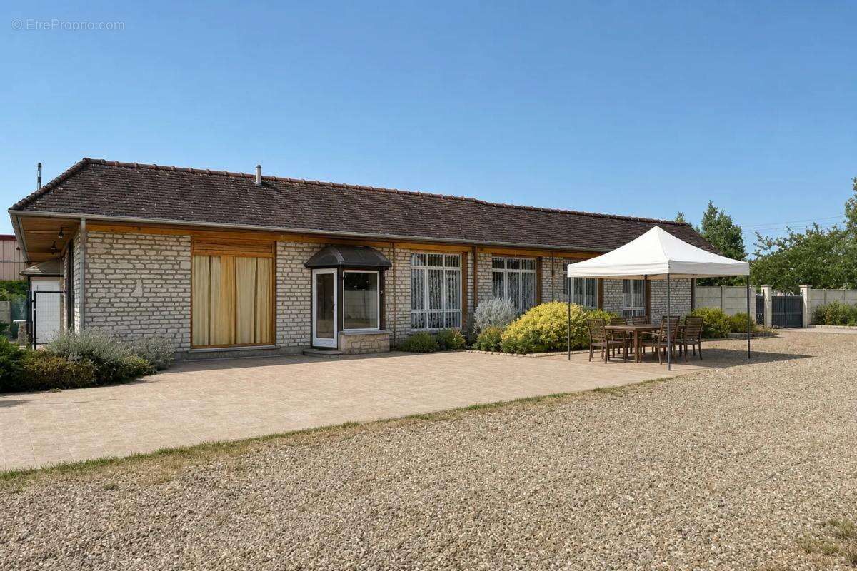 Ensemble immobilier de 400 m² - 5 appartements – Dordives - photo 11