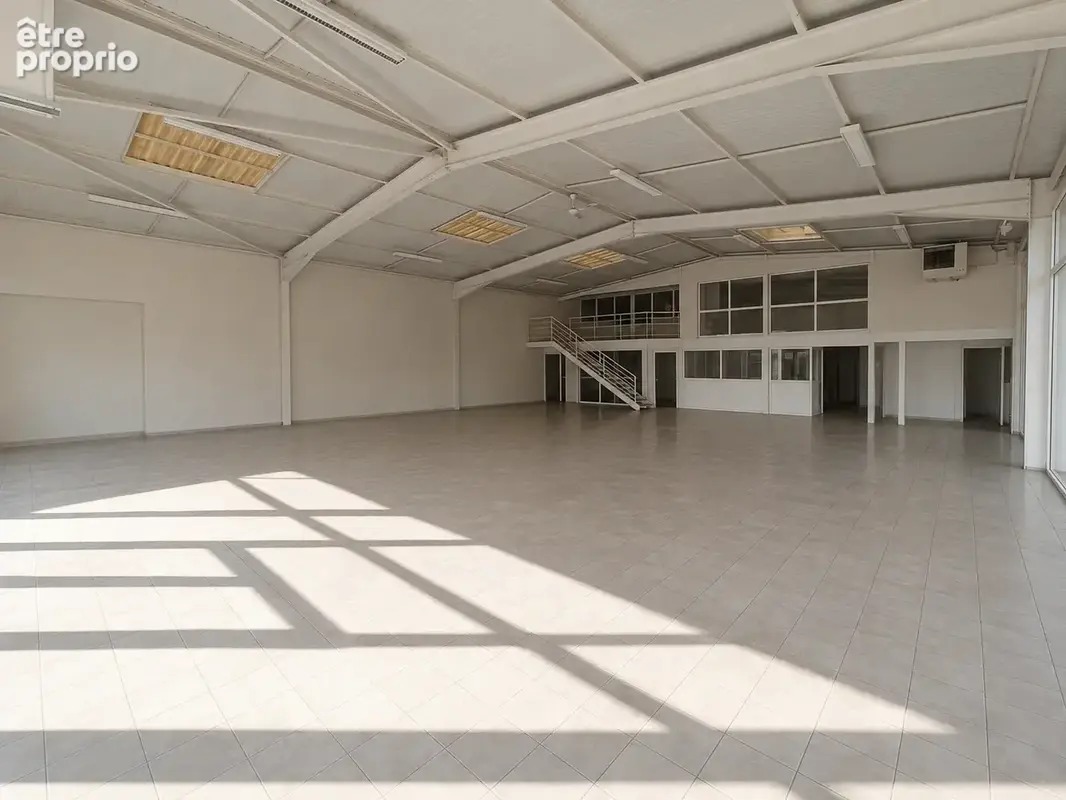 Vente Ens. Immob. Commercial - 1.330m2 - photo 3