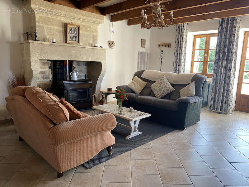 Maison à BRIE-SOUS-CHALAIS