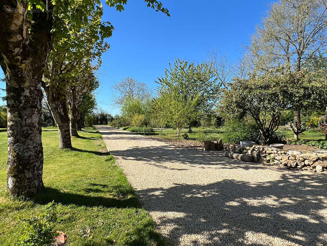 Maison à SAINT-MAURICE-LA-CLOUERE