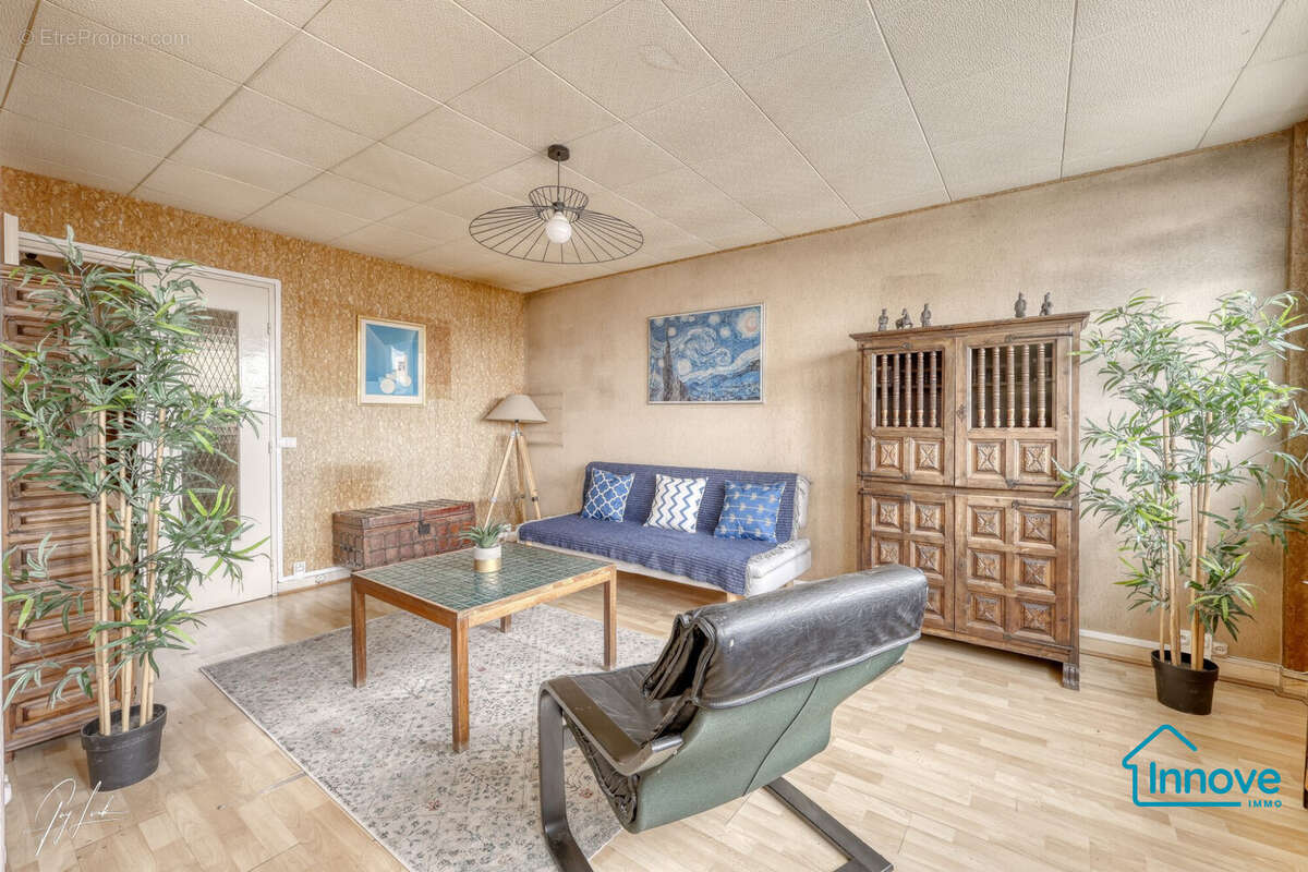 Appartement à PARIS-18E