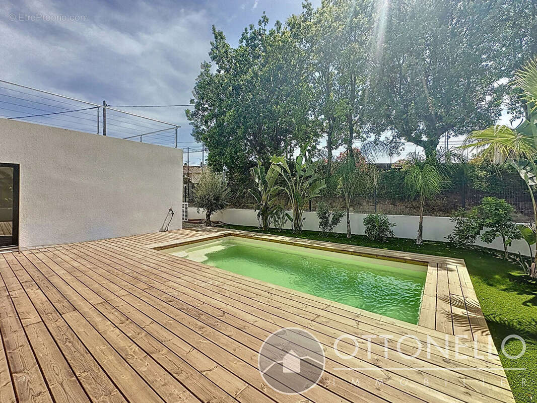 Maison à ROQUEBRUNE-SUR-ARGENS