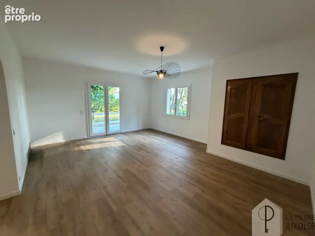 Maison rénovée T5 plain pied Eguilles Sud - photo 5