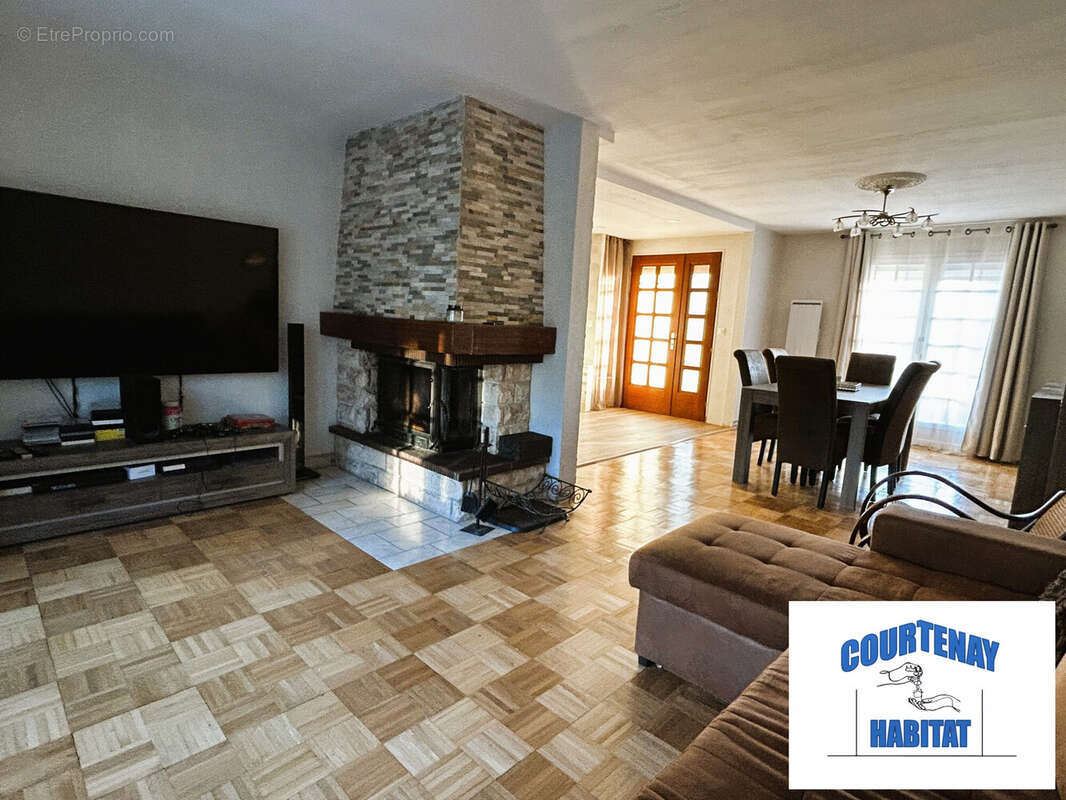 Maison à MONTCORBON