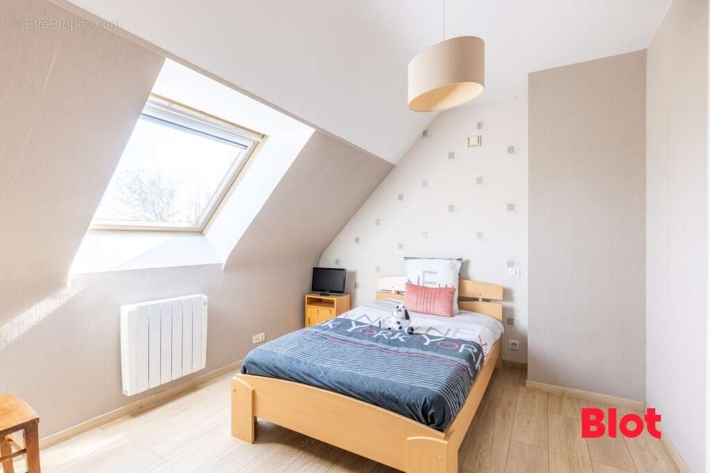 Maison à MONTREUIL-LE-GAST