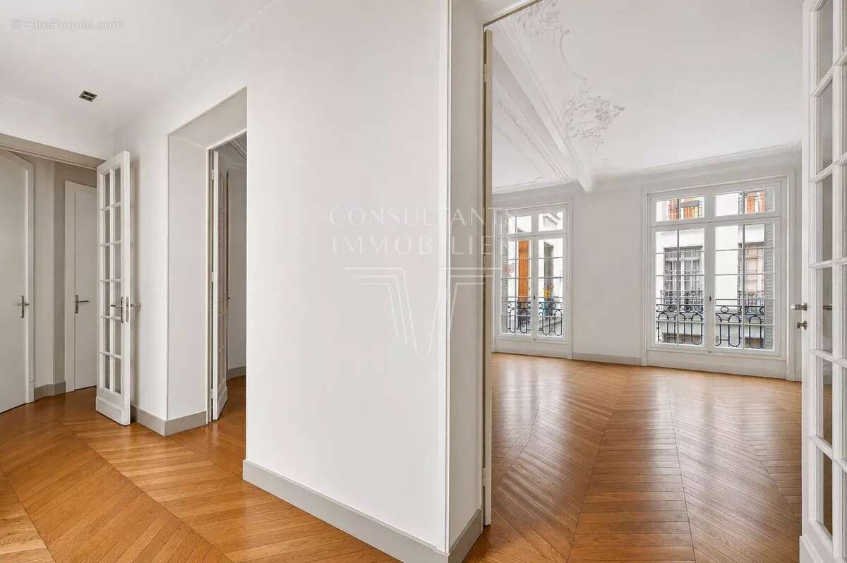 Appartement à PARIS-17E