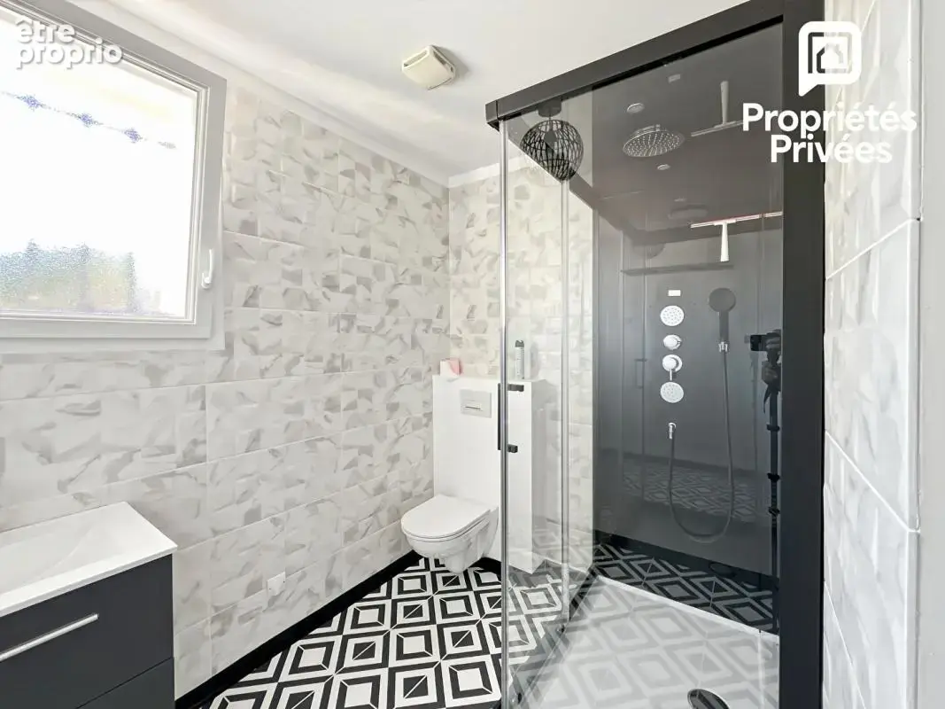 Maison rénovée, 5 chambres, garage avec piscine sur 3 000 m² - photo 8