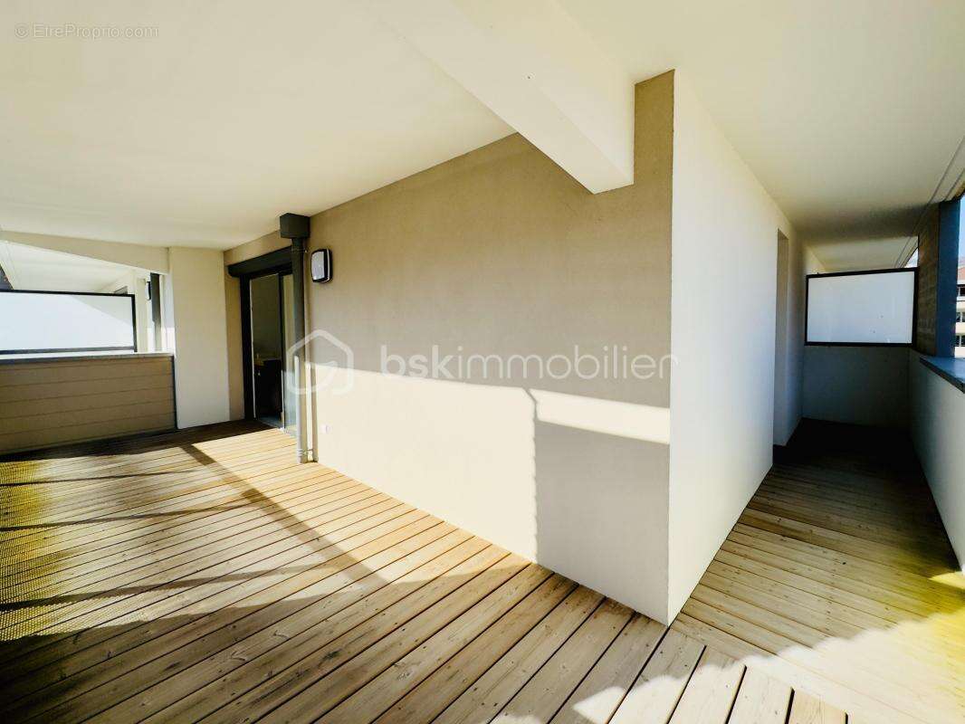 Appartement à LA ROCHE-SUR-FORON