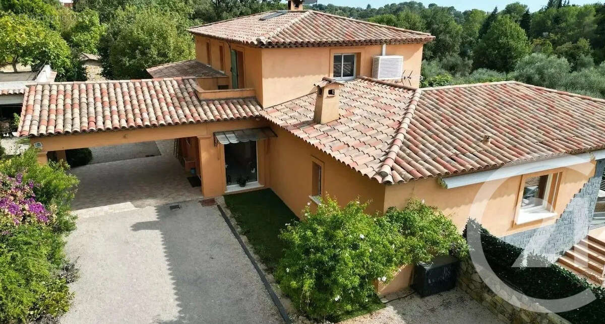 Maison à CHATEAUNEUF-GRASSE
