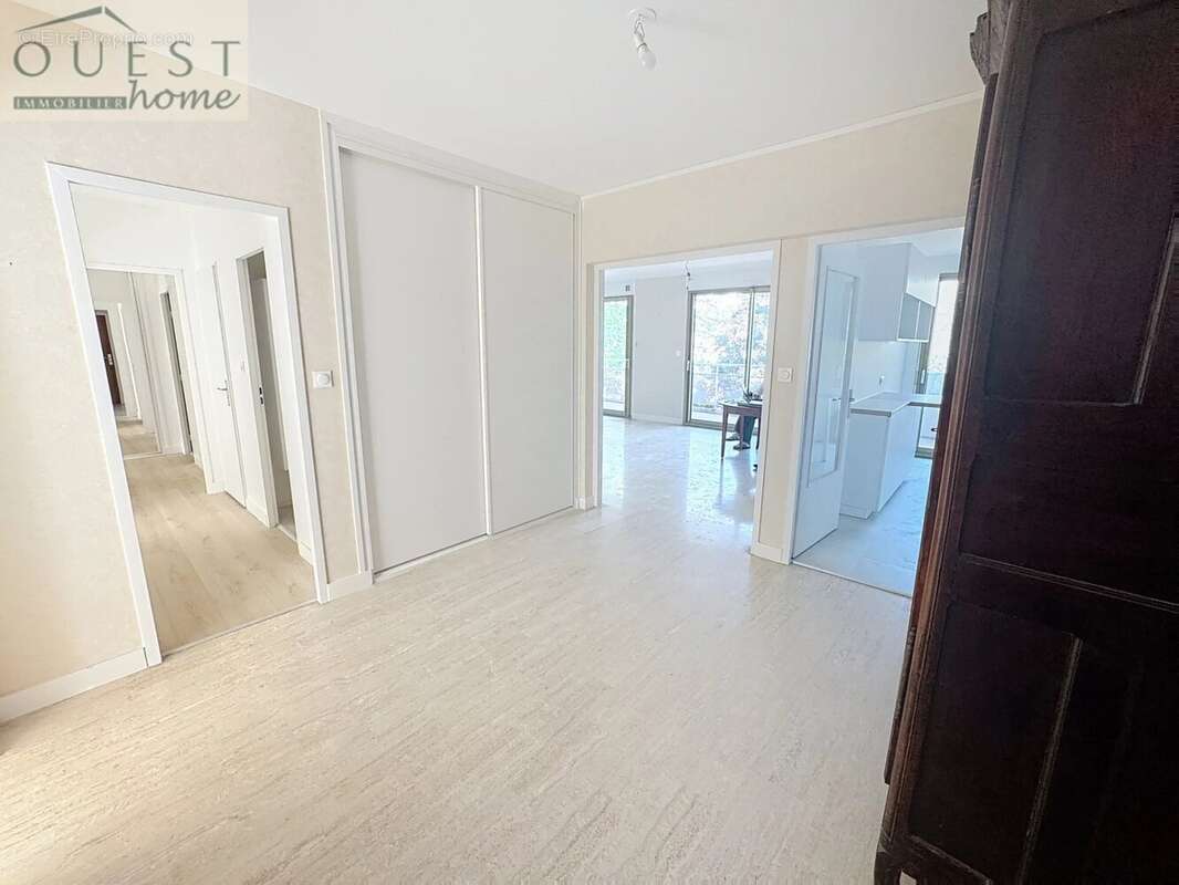 Appartement à CHARBONNIERES-LES-BAINS